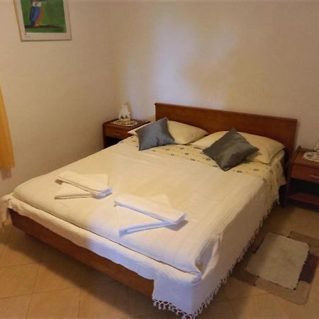 Apartmani Gracijela Karlobag Buitenkant foto