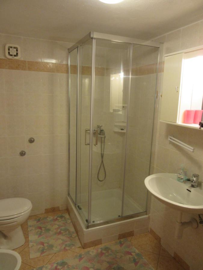 Apartmani Gracijela Karlobag Buitenkant foto