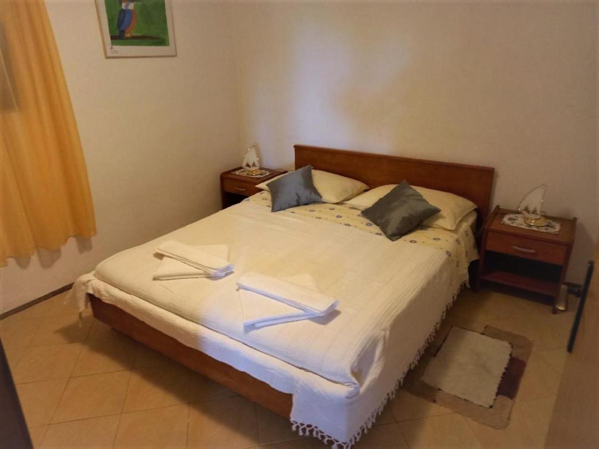 Apartmani Gracijela Karlobag Buitenkant foto
