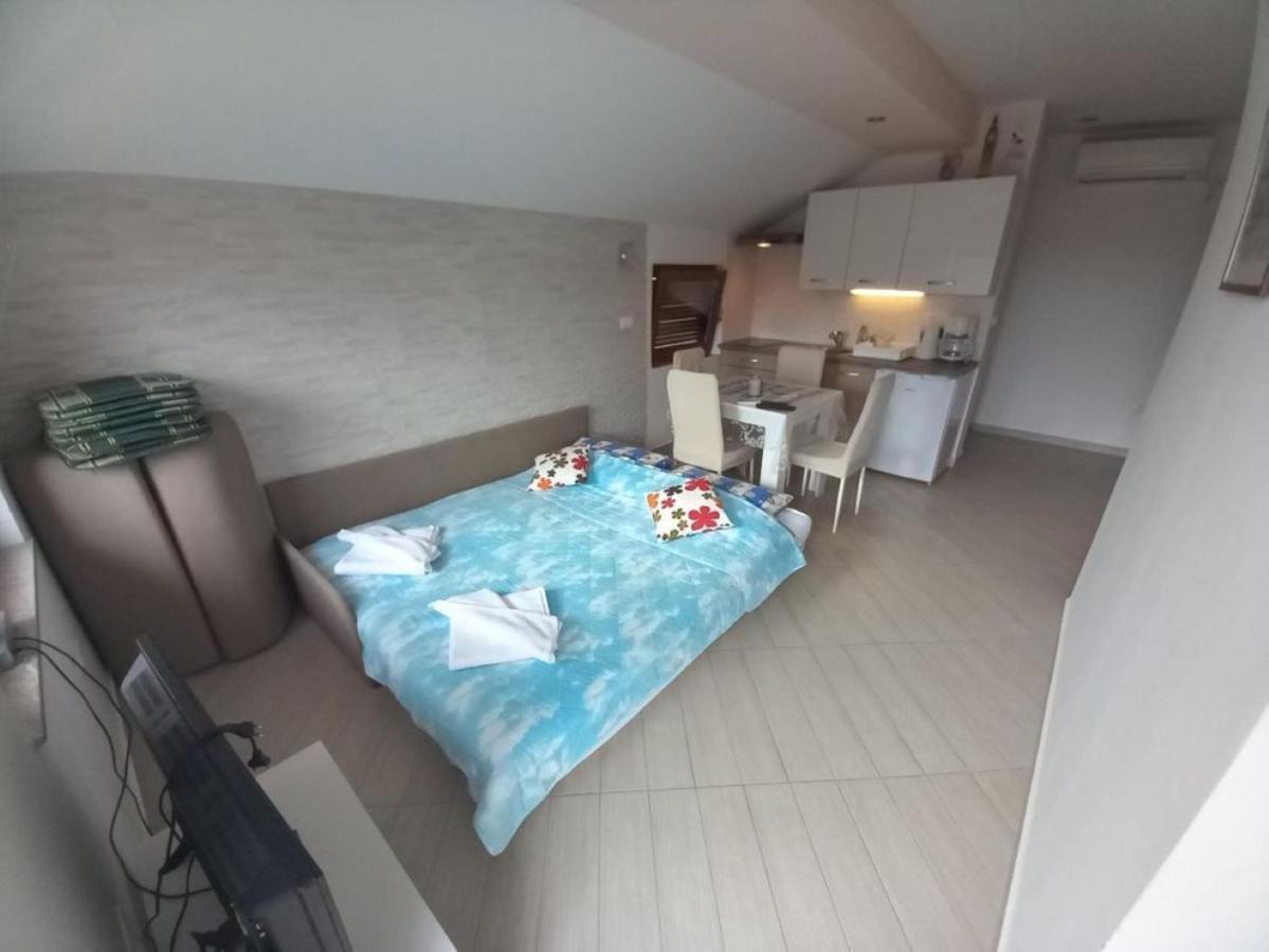 Apartmani Gracijela Karlobag Buitenkant foto