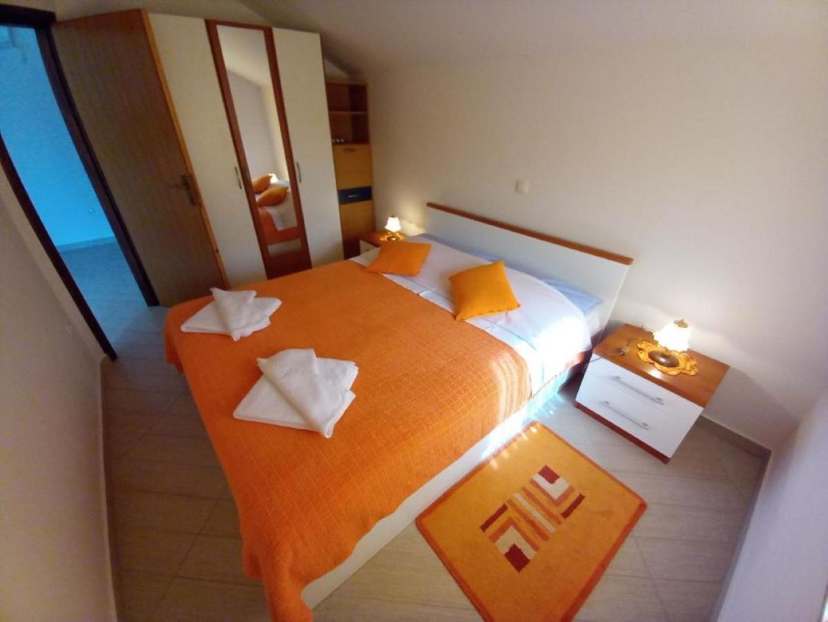 Apartmani Gracijela Karlobag Buitenkant foto