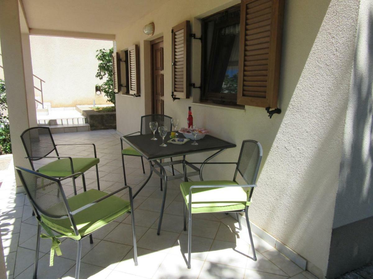 Apartmani Gracijela Karlobag Buitenkant foto