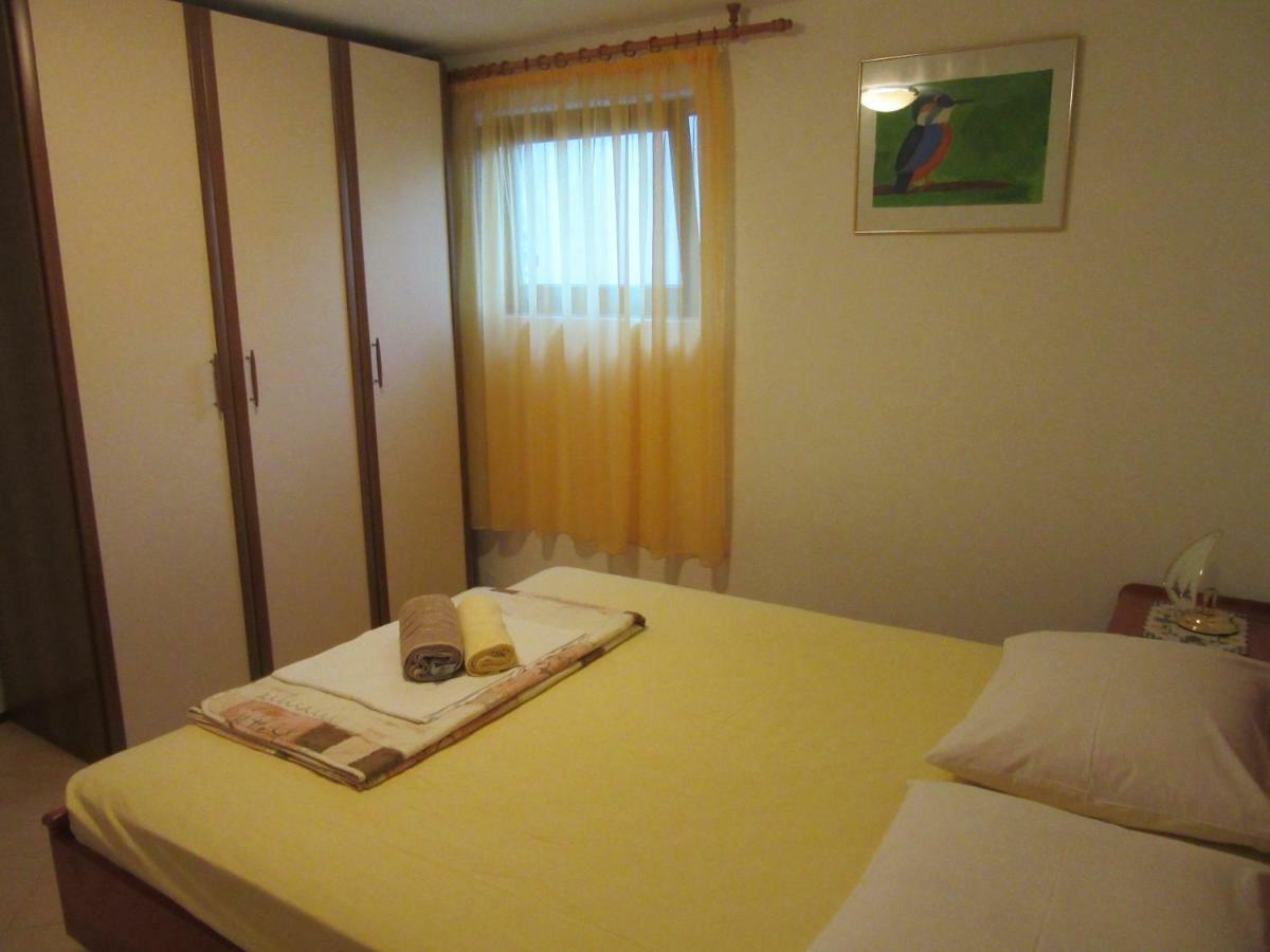 Apartmani Gracijela Karlobag Buitenkant foto
