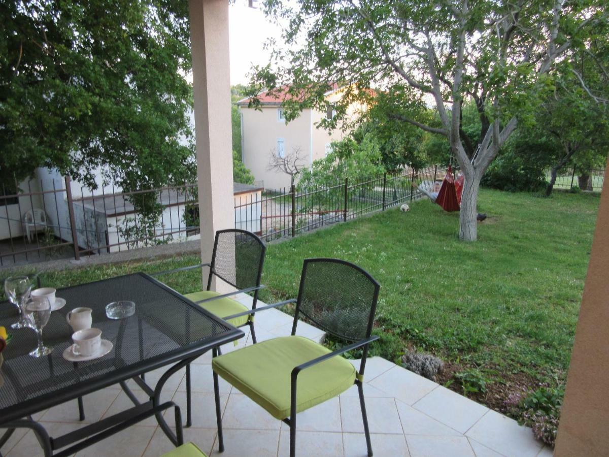 Apartmani Gracijela Karlobag Buitenkant foto