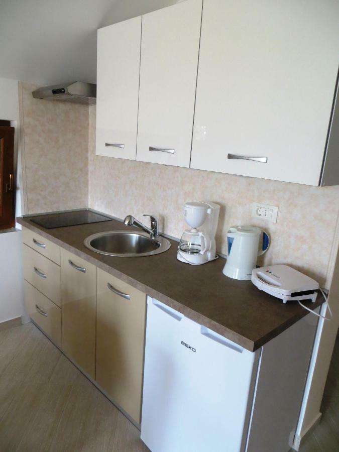Apartmani Gracijela Karlobag Buitenkant foto