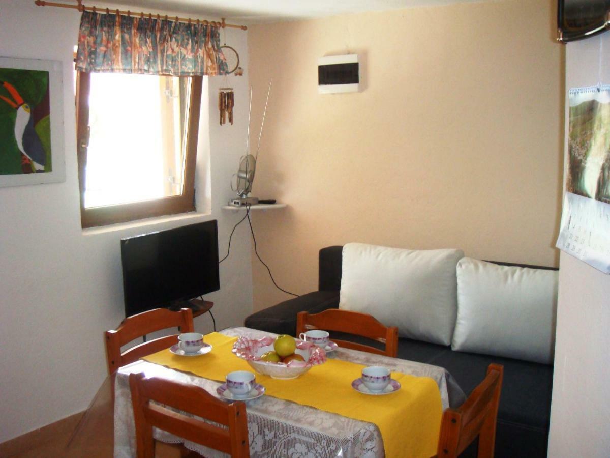 Apartmani Gracijela Karlobag Buitenkant foto